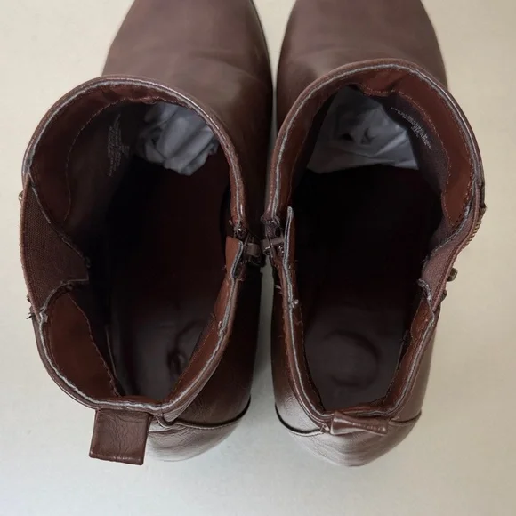 Cognac Brown Ankle Booties Size 9M - Picture 6 of 12